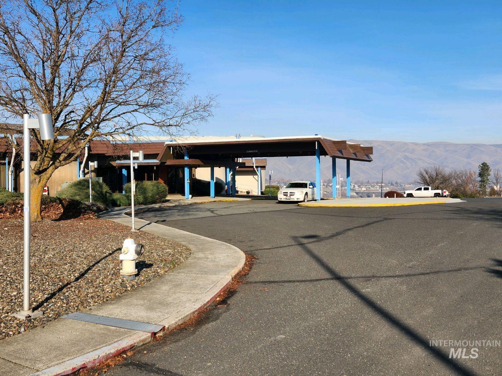 3444 Country Club Dr
