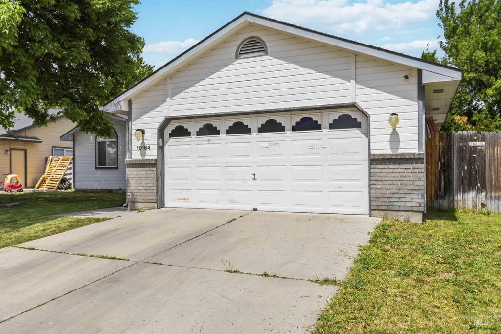 Photo of 10164 W Florence Ct, Boise, ID 83704 (MLS # 98986525)