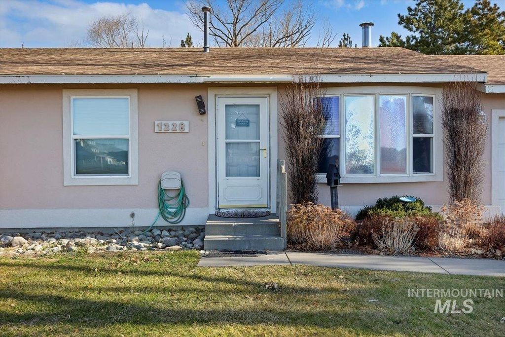 Photo of 1228 Wendell Street, Twin Falls, ID 83301 (MLS # 98970518)