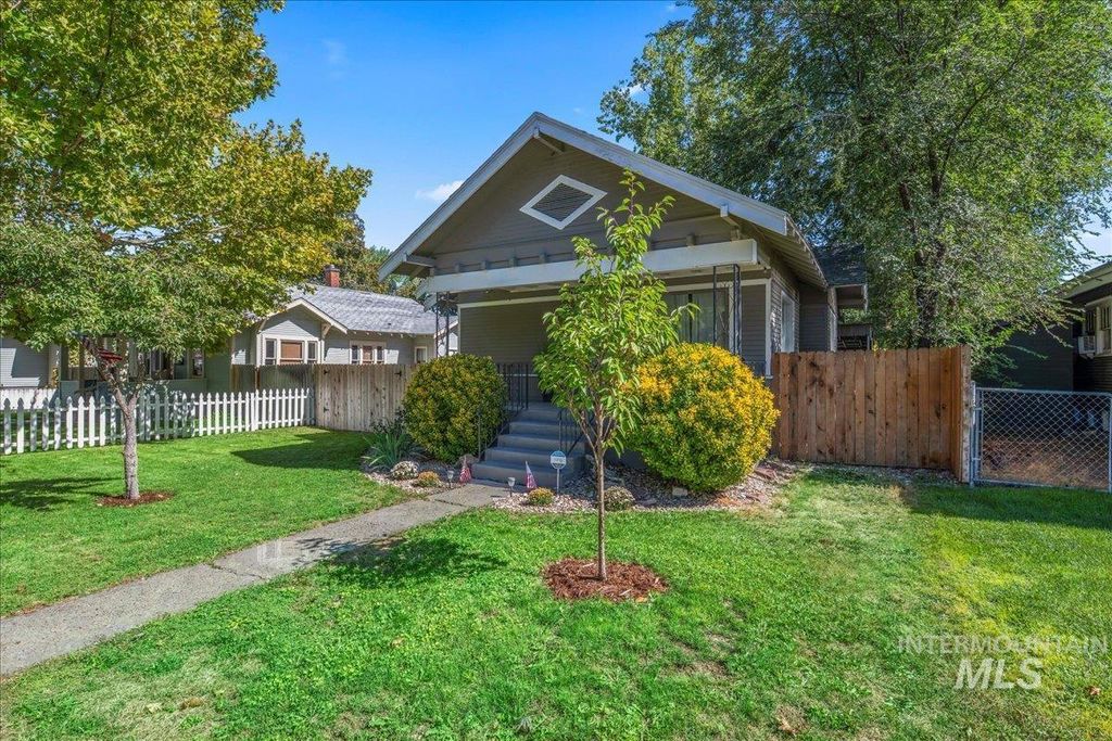 Photo of 512 9th Ave S Ave, Nampa, ID 83651 (MLS # 98976132)