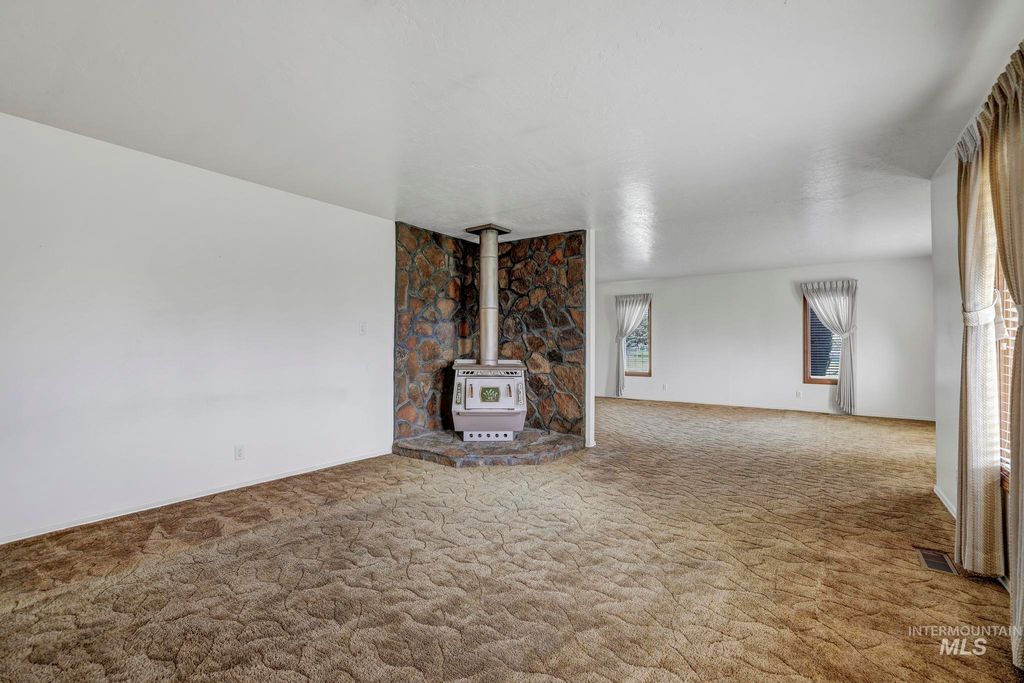 Photo of 22 Horseshoe Cir, Jerome, ID 83338 (MLS # 98981894)