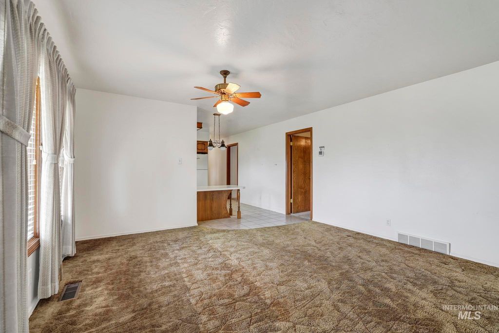 Photo of 22 Horseshoe Cir, Jerome, ID 83338 (MLS # 98981894)