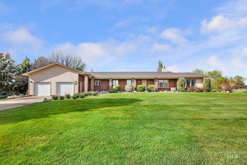 Photo of 22 Horseshoe Cir, Jerome, ID 83338 (MLS # 98981894)