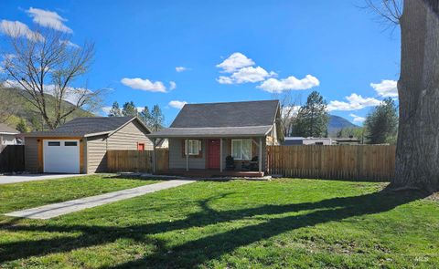 Photo of 115 Locust St, Horseshoe Bend, ID 83629 (MLS # 98980604)