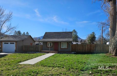 Photo of 115 Locust St, Horseshoe Bend, ID 83629 (MLS # 98980604)