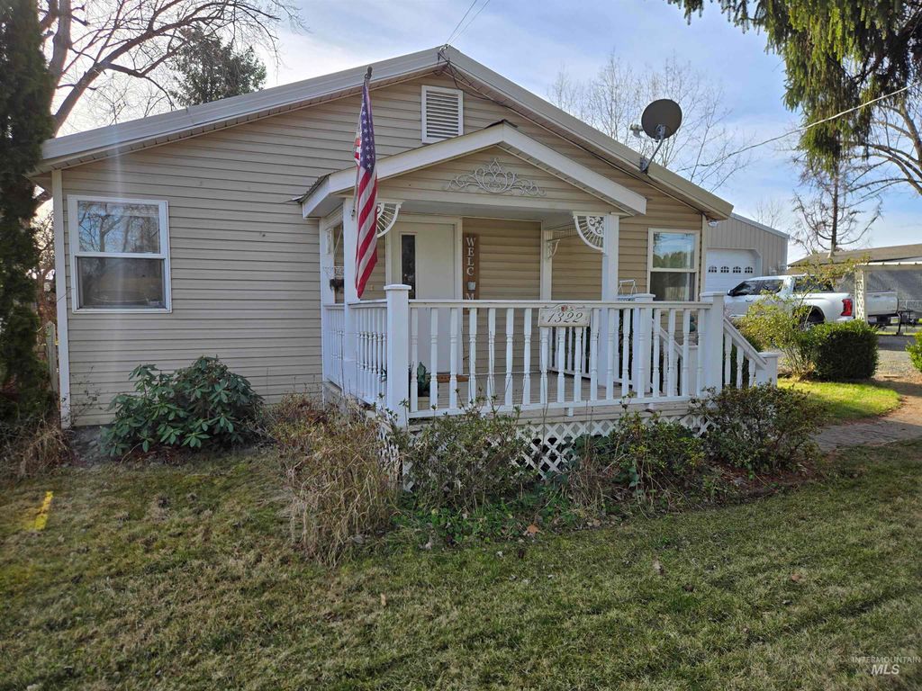 Photo of 1322 Grelle Ave, Lewiston, ID 83501 (MLS # 98974330)