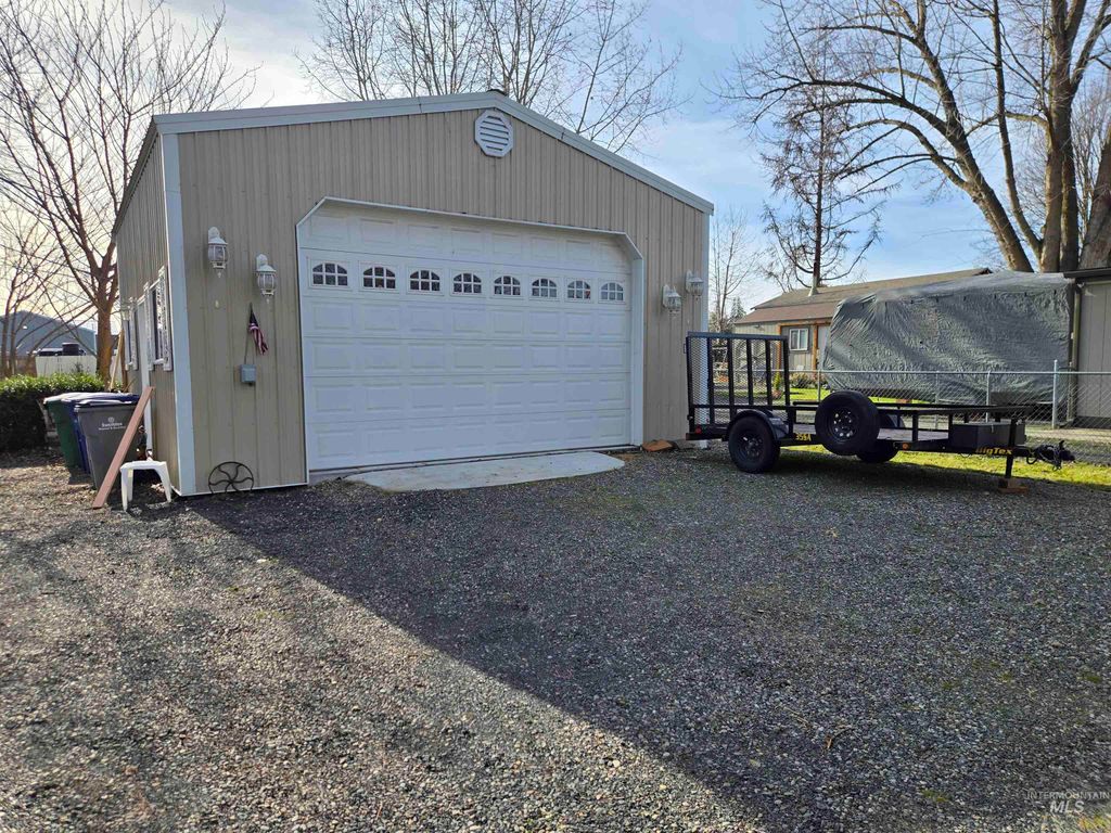 Photo of 1322 Grelle Ave, Lewiston, ID 83501 (MLS # 98974330)