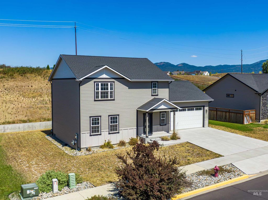 Photo of 1518 Lanny Dr, Moscow, ID 83843 (MLS # 98957792)