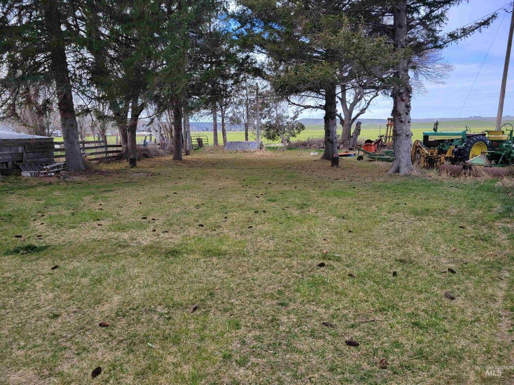 Photo of 377 S Davis Rd, Hammett, ID 83627 (MLS # 98979502)
