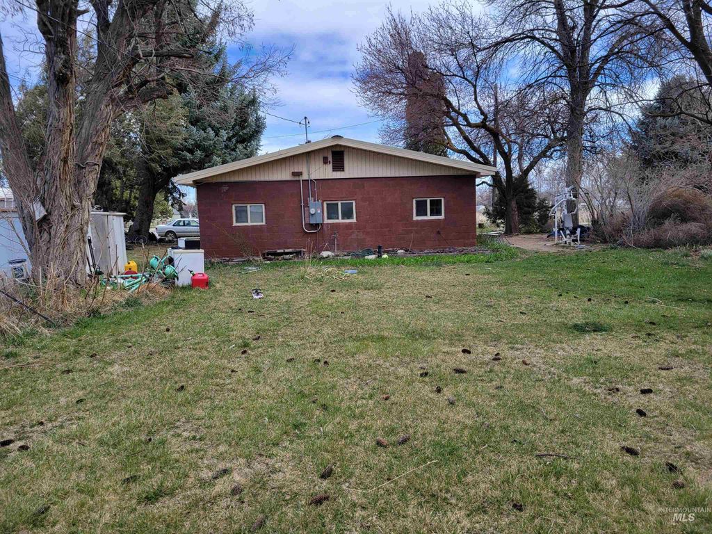Photo of 377 S Davis Rd, Hammett, ID 83627 (MLS # 98979502)