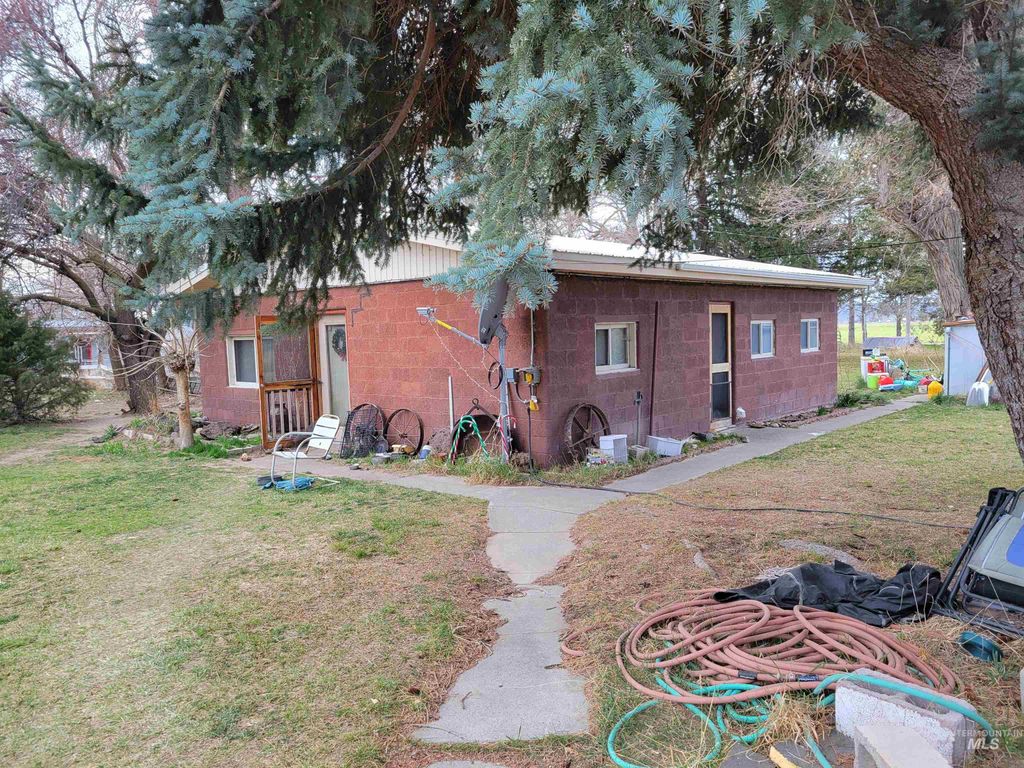 Photo of 377 S Davis Rd, Hammett, ID 83627 (MLS # 98979502)
