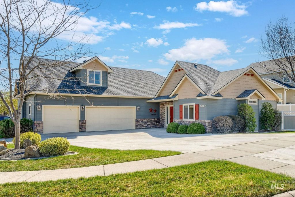 Photo of 201 E Mikyl Ridge Loop, Nampa, ID 83686 (MLS # 98980517)