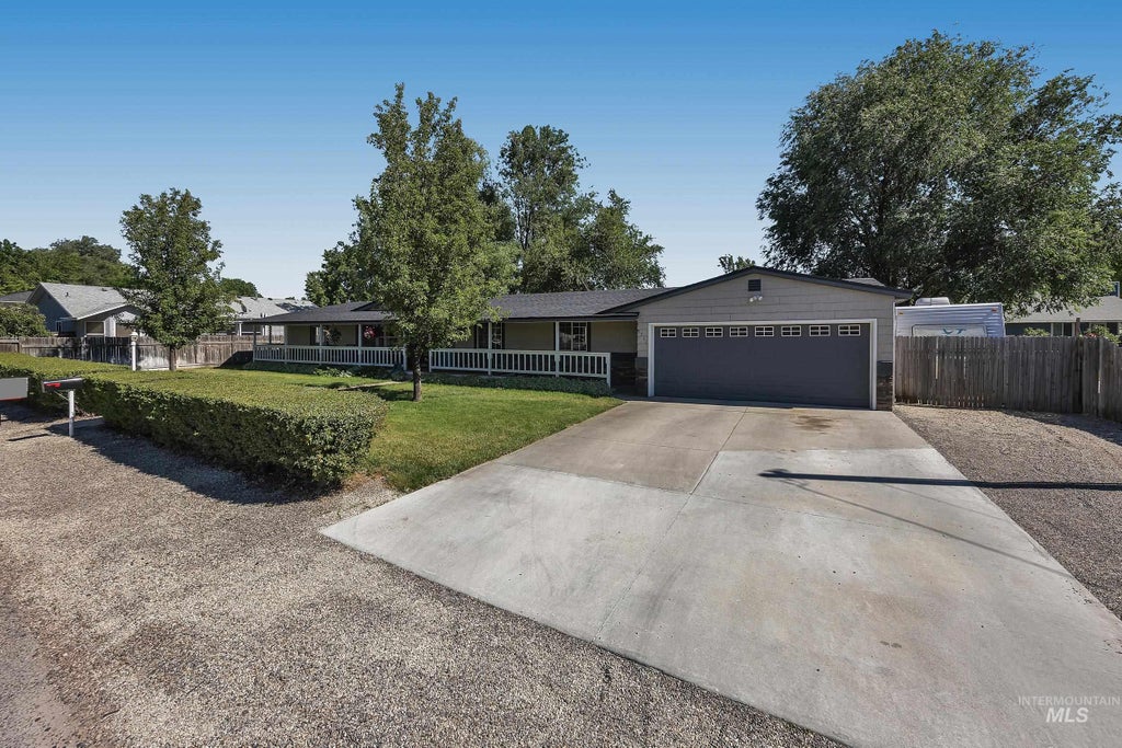Photo of 5711 W Elmer St, Boise, ID 83703 (MLS # 98990450)