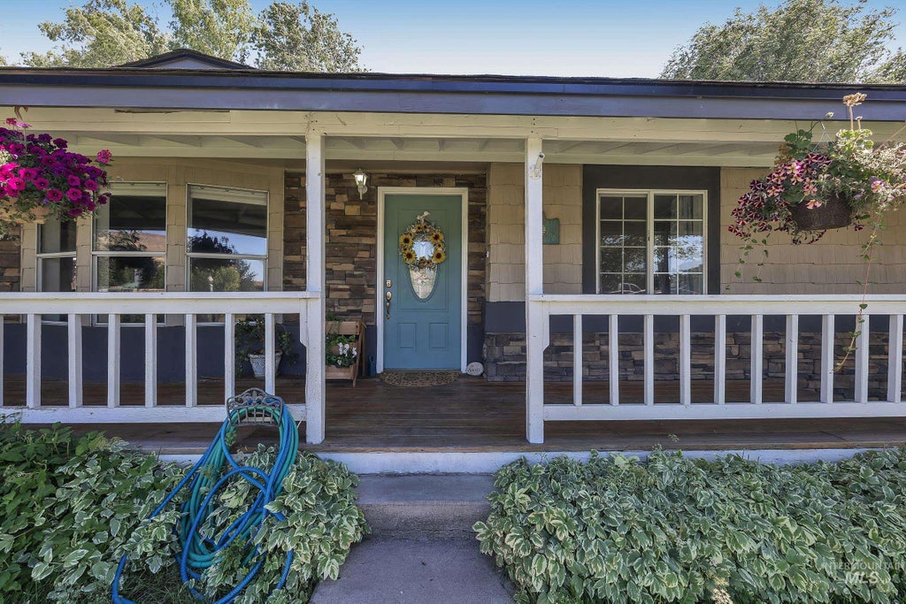 Photo of 5711 W Elmer St, Boise, ID 83703 (MLS # 98990450)
