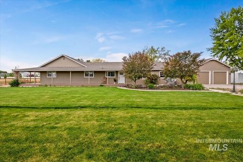 Photo of 2333 N Mountain Ash Ave, Kuna, ID 83634 (MLS # 98987959)