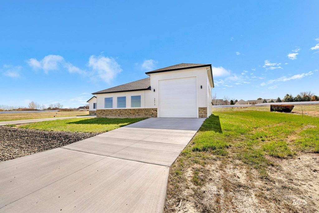 Photo of 2513 Van Gogh, Twin Falls, ID 83301 (MLS # 98978140)