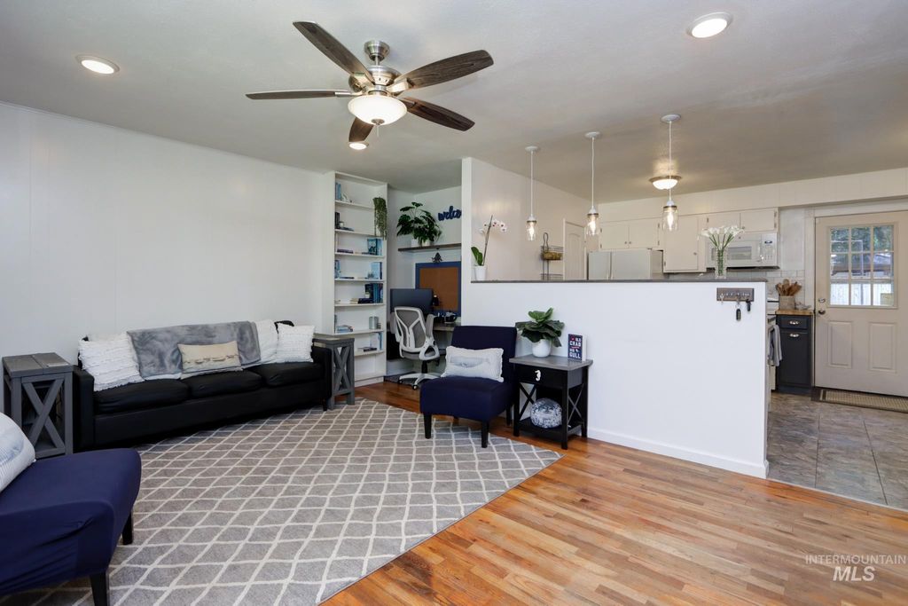 Photo of 5613 W Kootenai St, Boise, ID 83705 (MLS # 98989434)