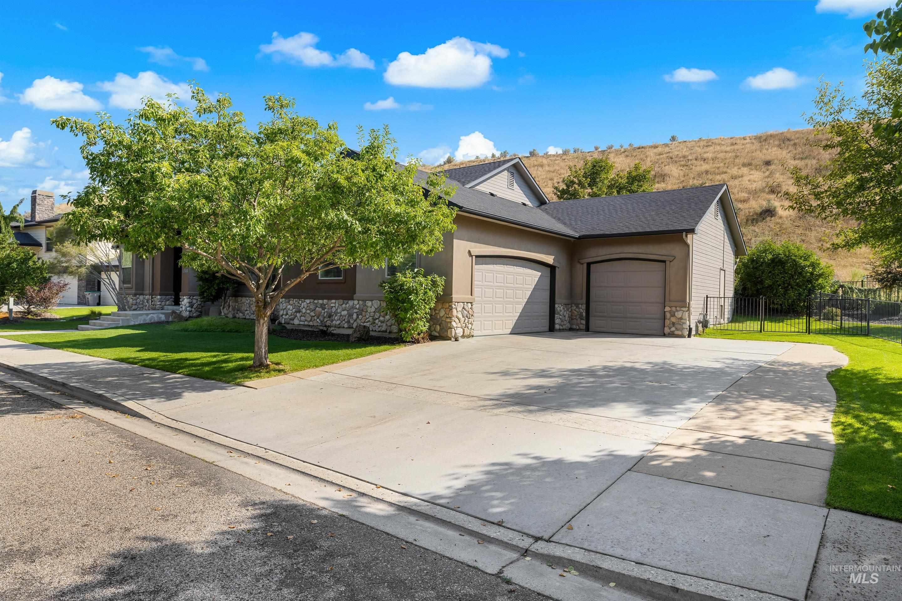4846 N Arrow Villa Way