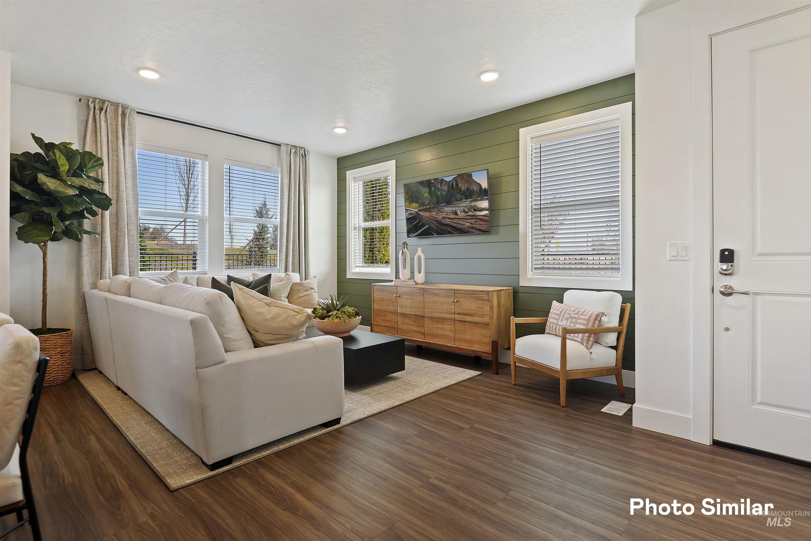 8135 W Grey Alder Dr