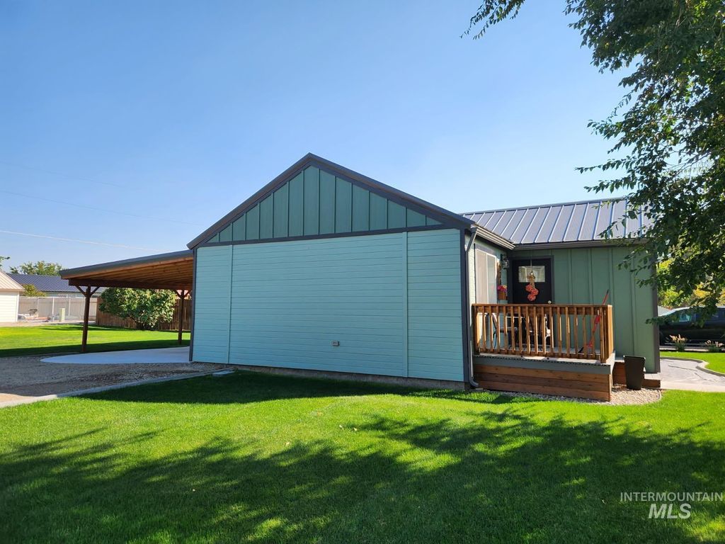 Photo of 524 N 4th Street, Nyssa, OR 97913 (MLS # 98962956)