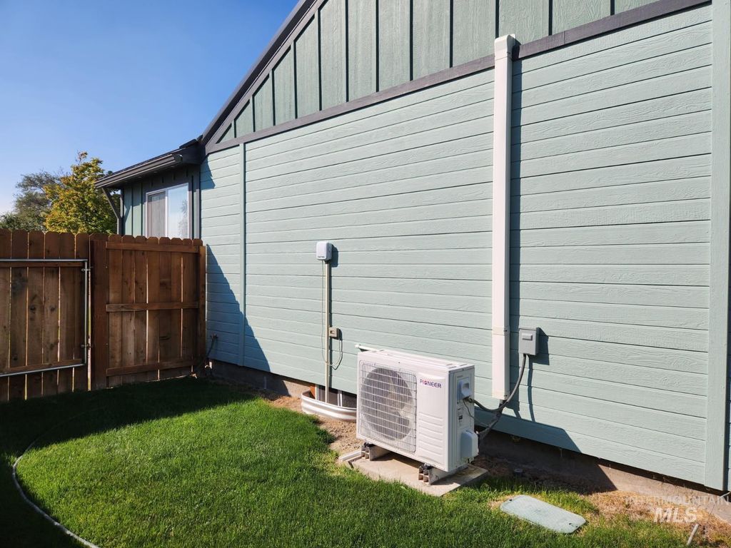 Photo of 524 N 4th Street, Nyssa, OR 97913 (MLS # 98962956)