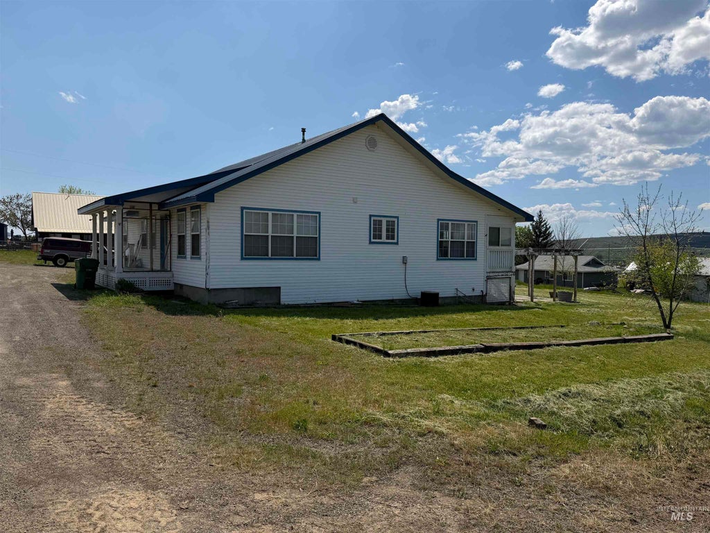 Photo of 605 California Ave, Council, ID 83612 (MLS # 98988147)