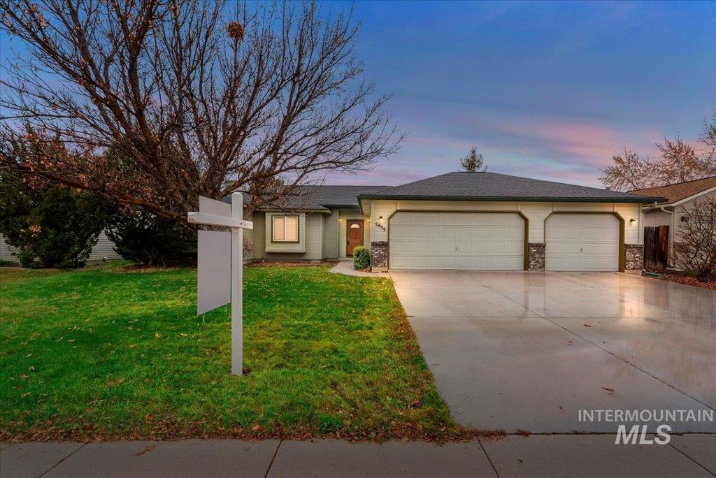 Photo of 5455 S Yarrow Pl, Boise, ID 83716 (MLS # 98967704)