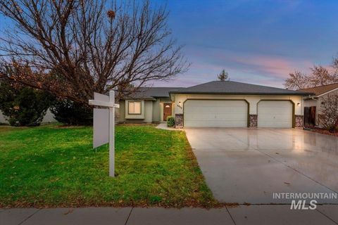 Photo of 5455 S Yarrow Pl, Boise, ID 83716 (MLS # 98967704)