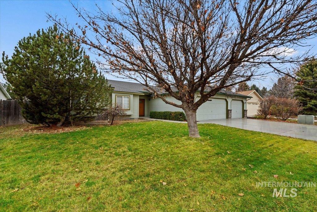 Photo of 5455 S Yarrow Pl, Boise, ID 83716 (MLS # 98967704)