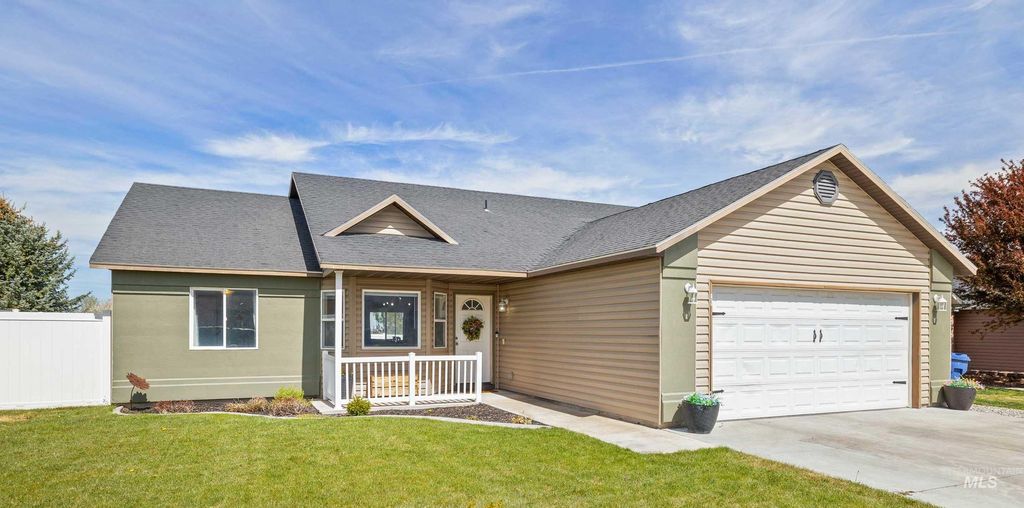 Photo of 430 Silver Pheasant Ave, Twin Falls, ID 83301 (MLS # 98981335)