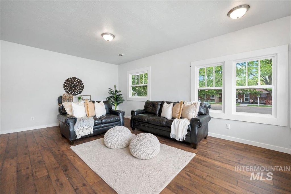 Photo of 1704 Blaine St, Caldwell, ID 83605 (MLS # 98972122)