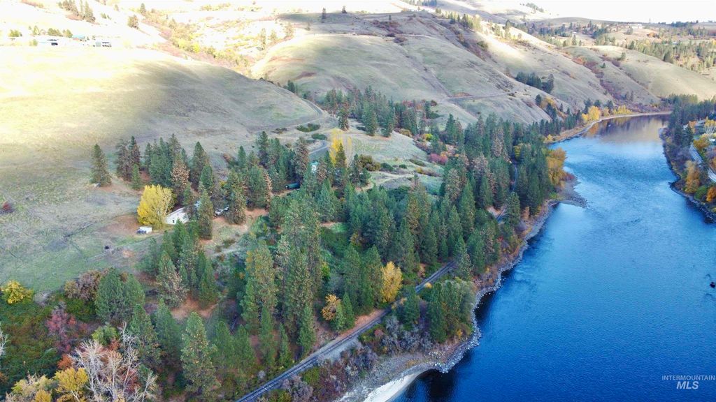 Photo of 20836 Ryegrass Ln, Lenore, ID 83541 (MLS # 98966772)