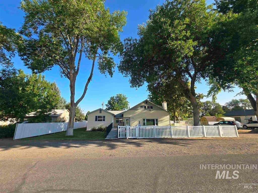 Photo of 250 2nd Ave E AVE, Wendell, ID 83355 (MLS # 99000550)