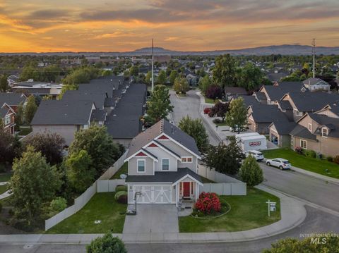 Photo of 1328 W Cobblefield St, Meridian, ID 83646 (MLS # 98969020)