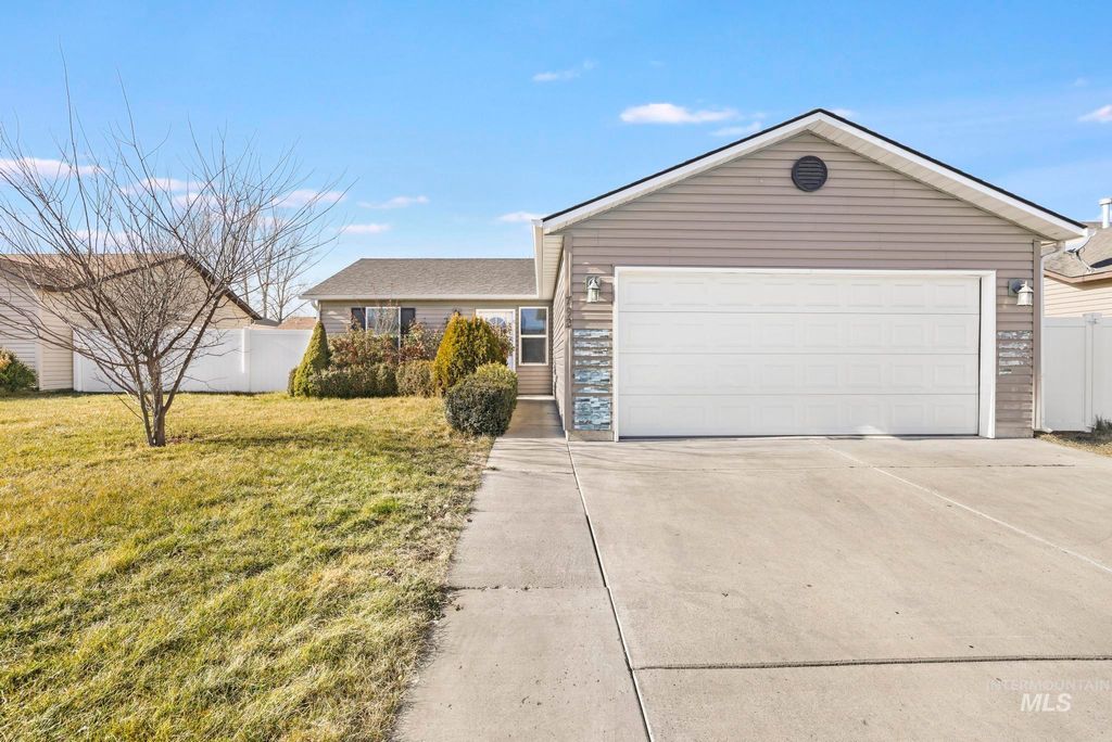 Photo of 792 Birchwood Rd, Twin Falls, ID 83301 (MLS # 98973511)