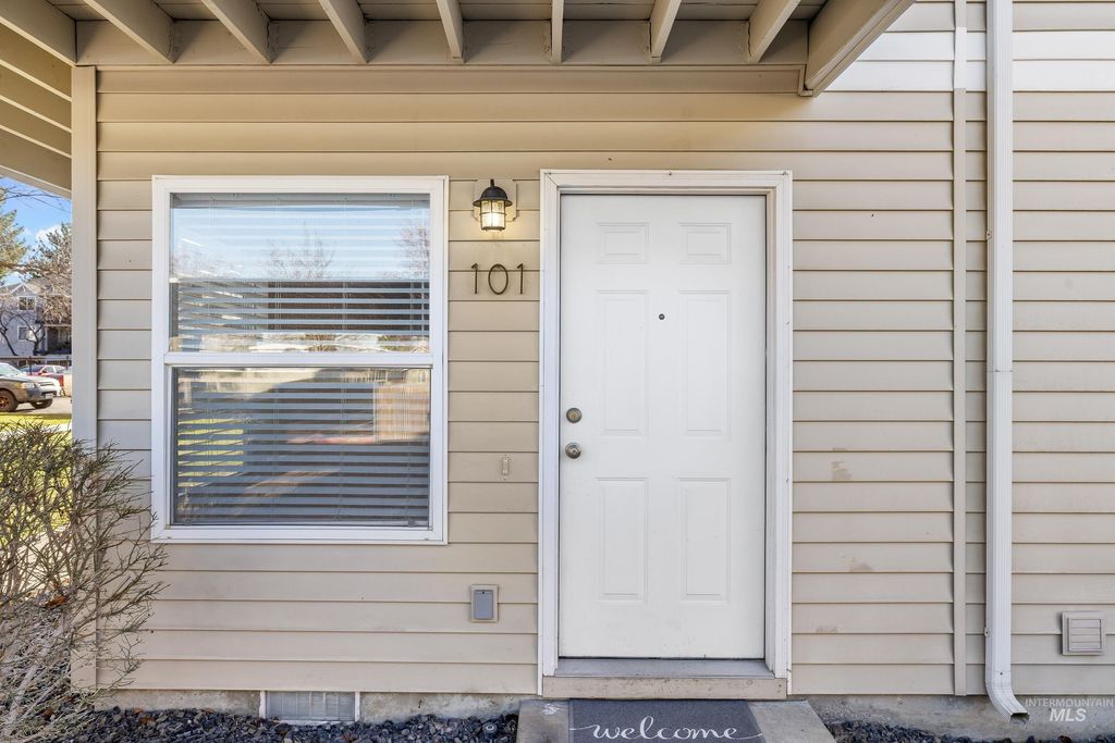 Photo of 8909 W Irving St #101, Boise, ID 83704 (MLS # 98970907)