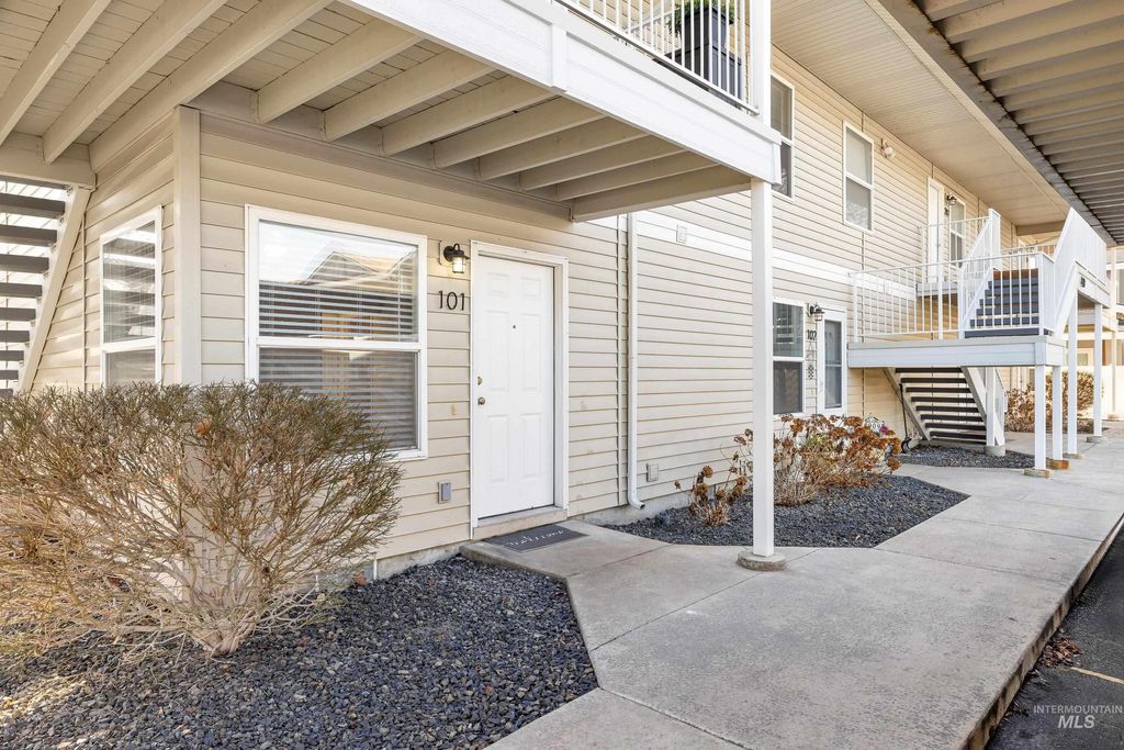 Photo of 8909 W Irving St #101, Boise, ID 83704 (MLS # 98970907)