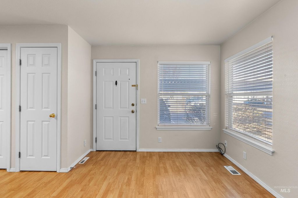 Photo of 8909 W Irving St #101, Boise, ID 83704 (MLS # 98970907)