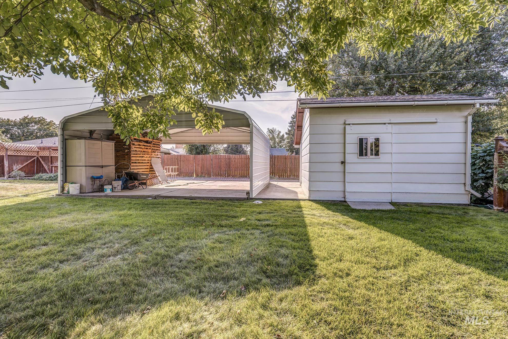 View of yard with an outdoor structure