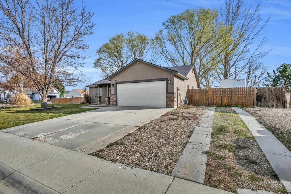 Photo of 7269 E Nottingham Ln, Nampa, ID 83687 (MLS # 98978338)