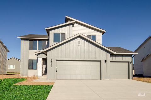 Photo of 784 Strike Eagle St, Mountain Home, ID 83647 (MLS # 98963987)