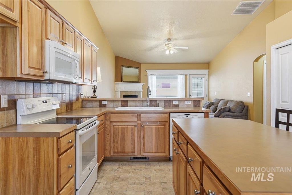 Photo of 1349 E Willowbrook Ct, Meridian, ID 83646 (MLS # 98969071)