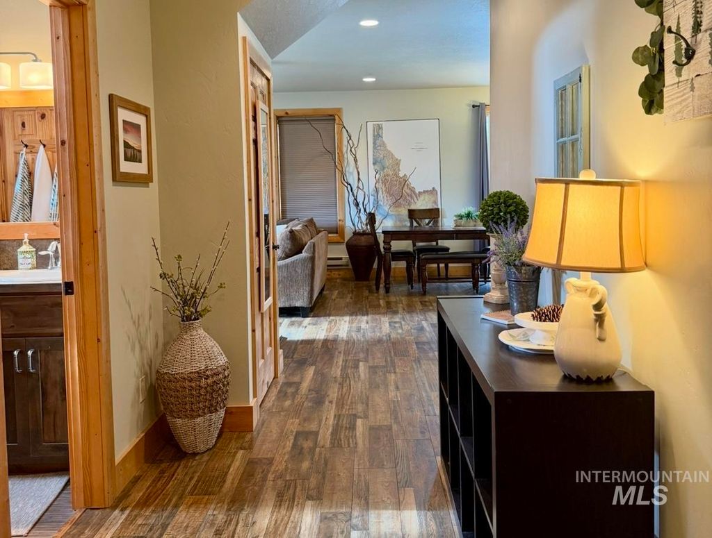 Photo of 241 Bald Eagle Ln, Donnelly, ID 83615 (MLS # 98968303)