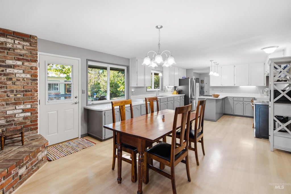 Photo of 811 N Grant St, Moscow, ID 83843 (MLS # 98999438)
