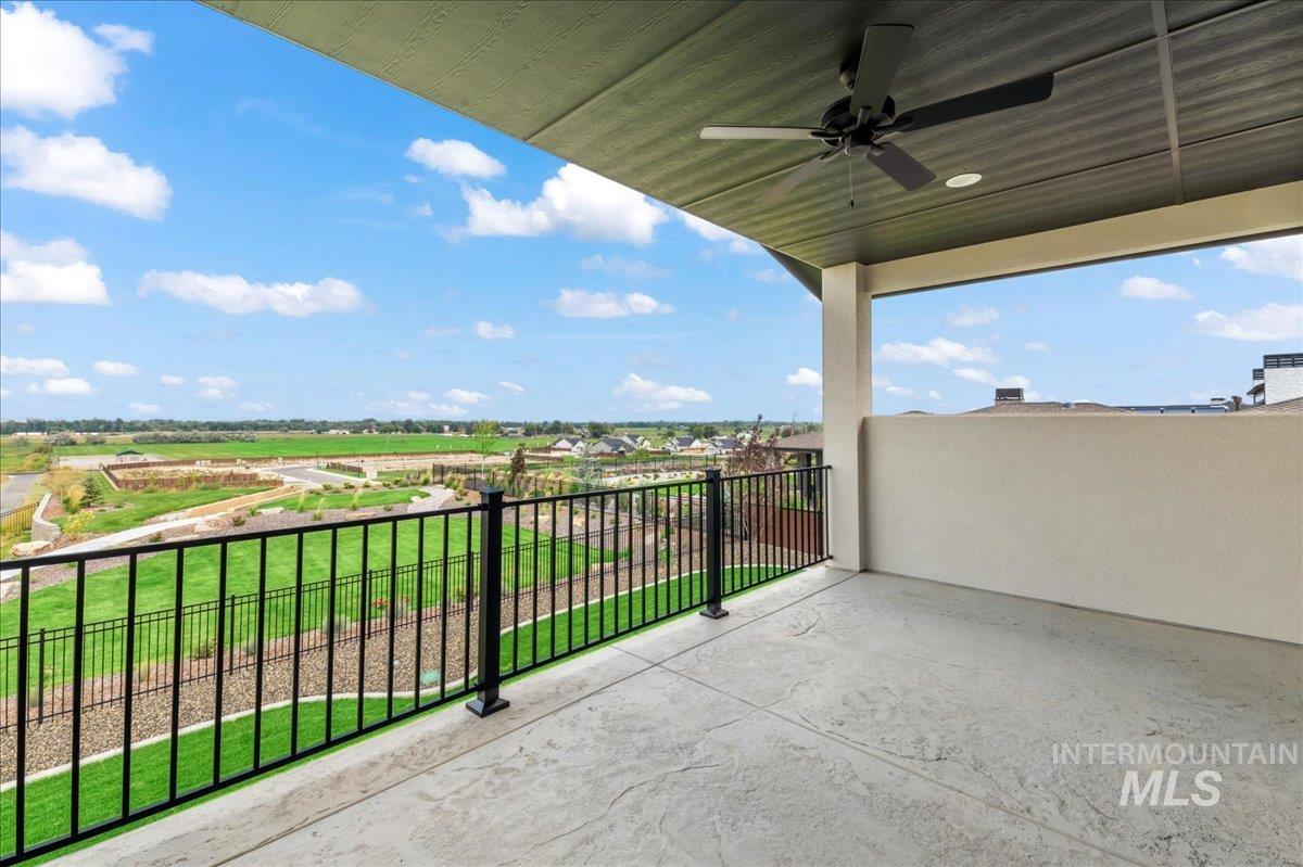 Balcony with ceiling fan