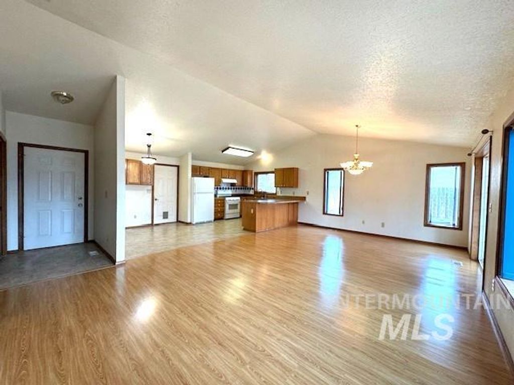 Photo of 760 Willow Dr, Mountain Home, ID 83647 (MLS # 98973894)