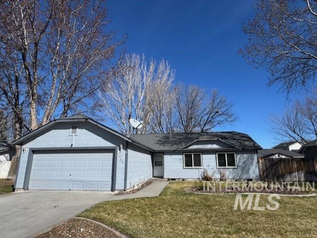 Photo of 760 Willow Dr, Mountain Home, ID 83647 (MLS # 98973894)