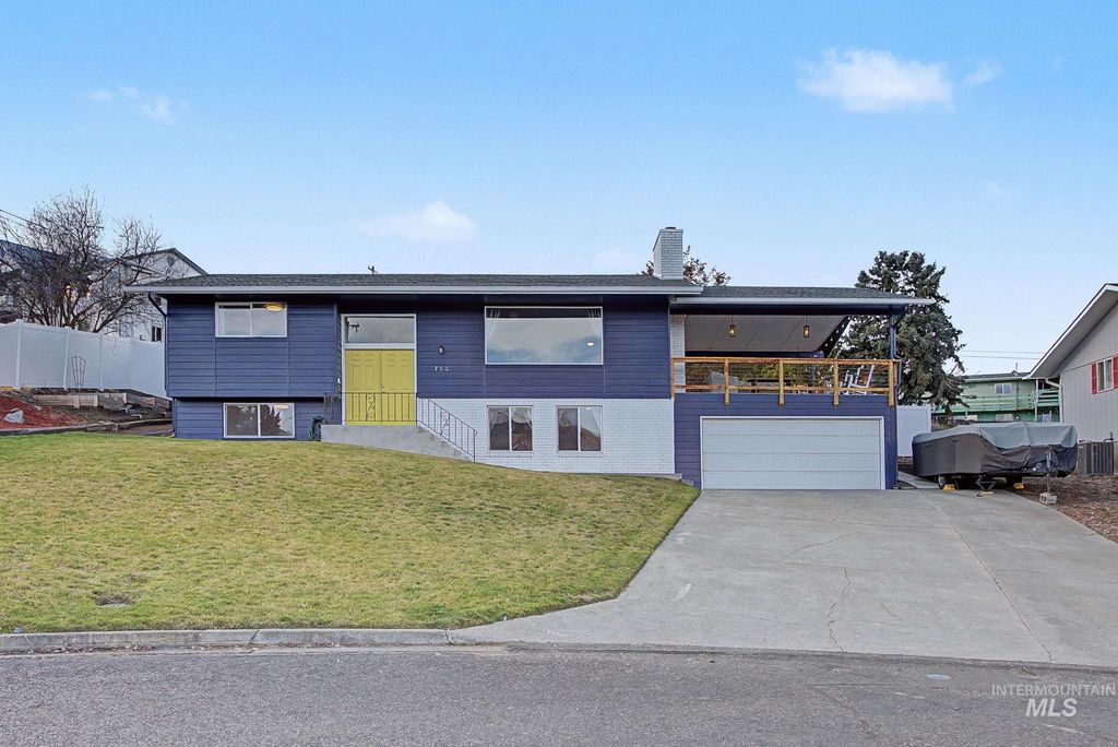 Photo of 753 20th Avenue, Clarkston, WA 99403 (MLS # 98976469)