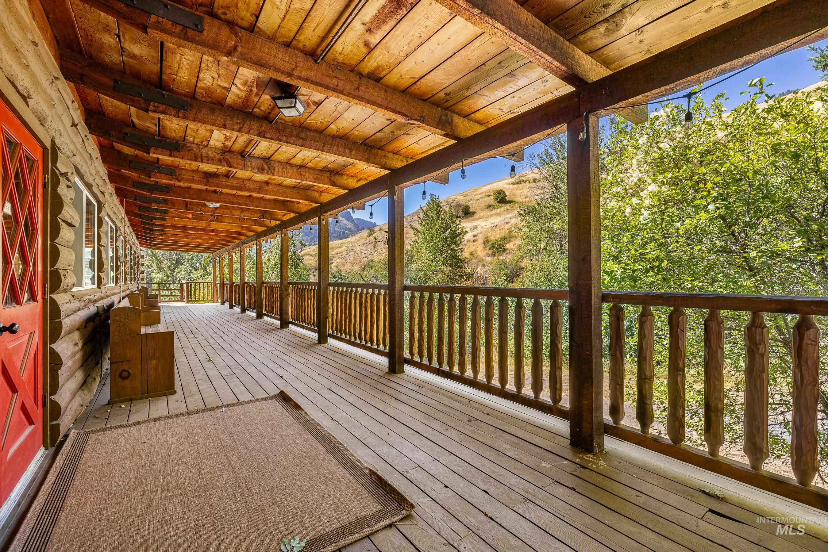 3000 plus sq ft lodge with fully remodeled kitchen and 2 1/2 baths.