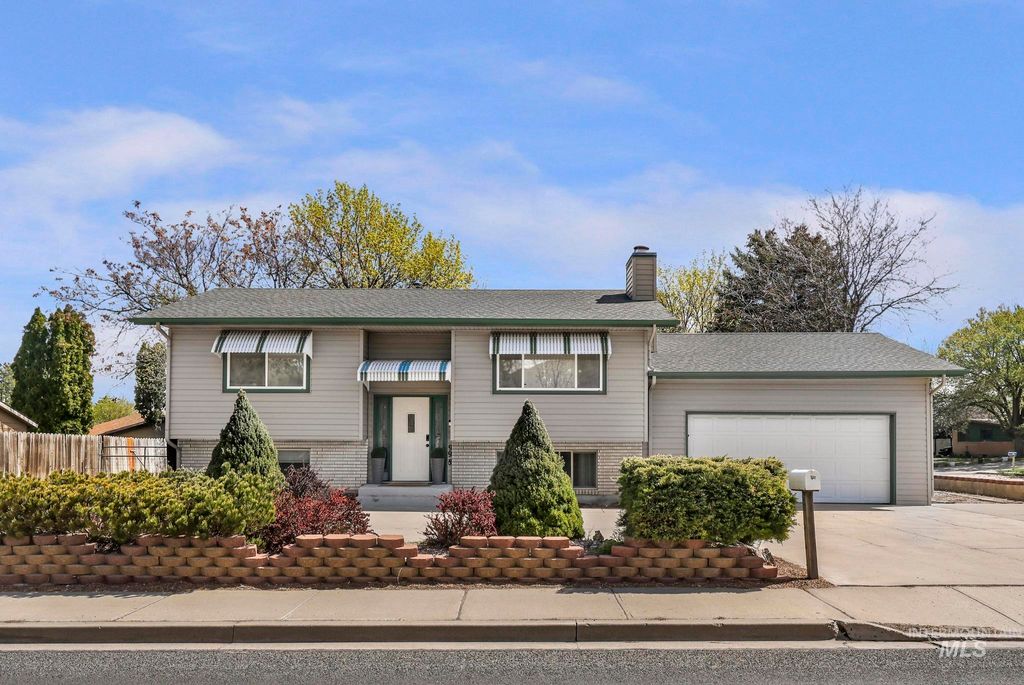 Photo of 998 N Locust, Twin Falls, ID 83301 (MLS # 98981214)